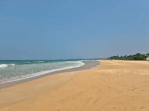 Paisaje de Bentota Beach y océano Índico
