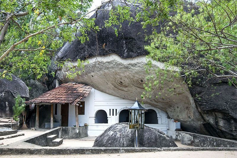 arugam bay sri lanka entrada monasterio kudumbigala