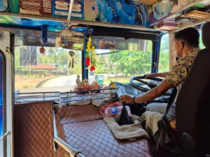 como llegar a arugam bay bus local