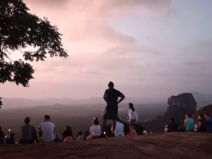 subida a la cima roca de pidurangala