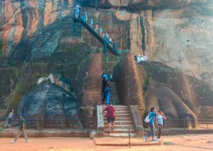 subir a lion rock o subir a pidurangala